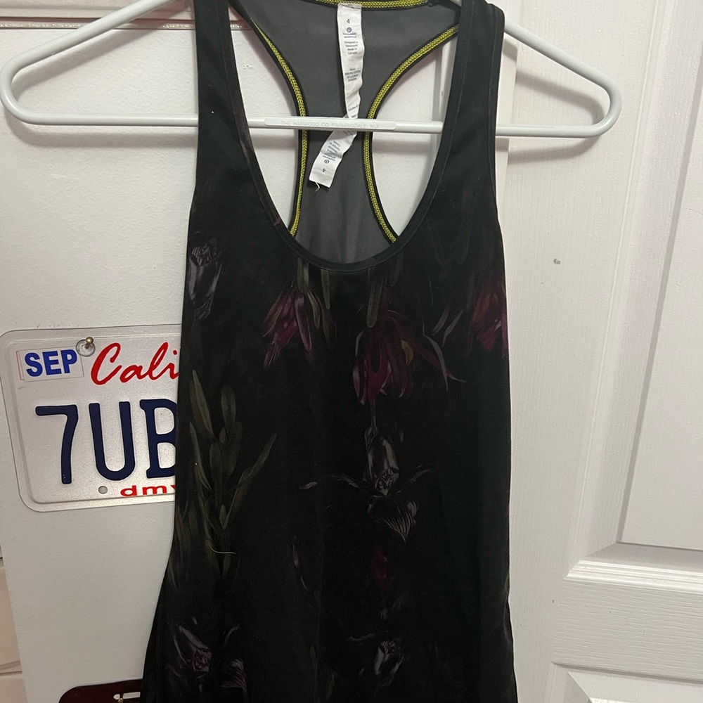 lululemon patterned razor back tank top
